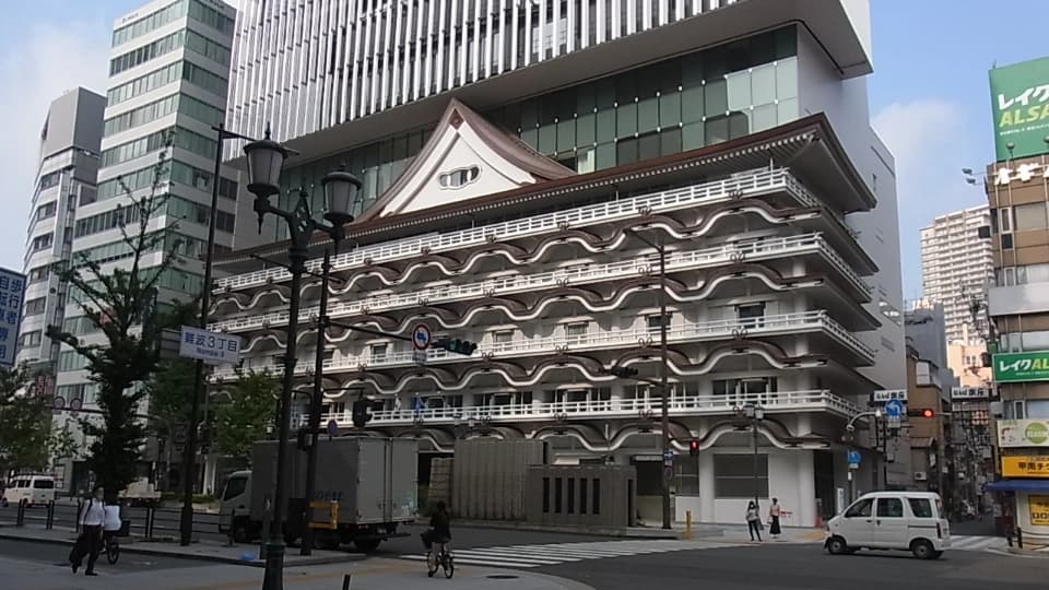 大阪なんばの新歌舞伎座の外観